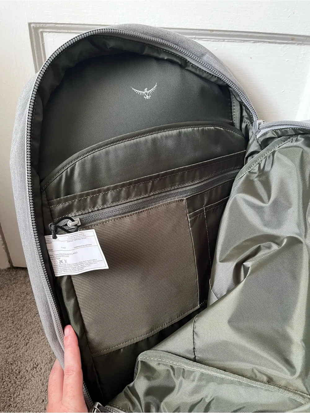 BNWT - Osprey Arcane Urban Grey Everyday Backpack
